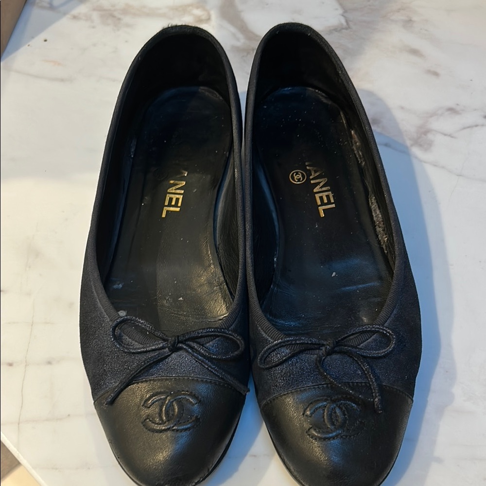 CHANEL Black Flats with Quilted Leather and Bow Detail